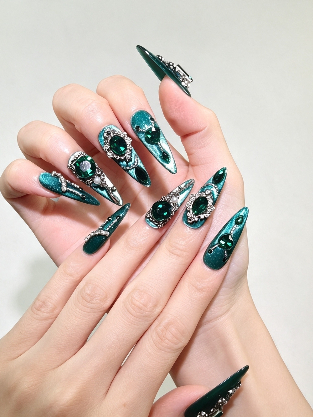 Emerald Green Cat Eye Gemstone Stiletto Handmade Press On Nails With Rhinestone